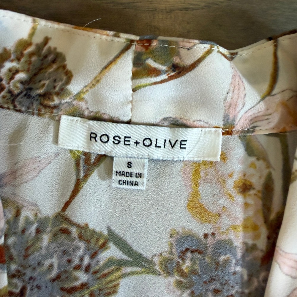 Rose + Olive Women Cream Floral Butterfly Sleeveless V-Neck Blouse Small - Picture 2 of 6